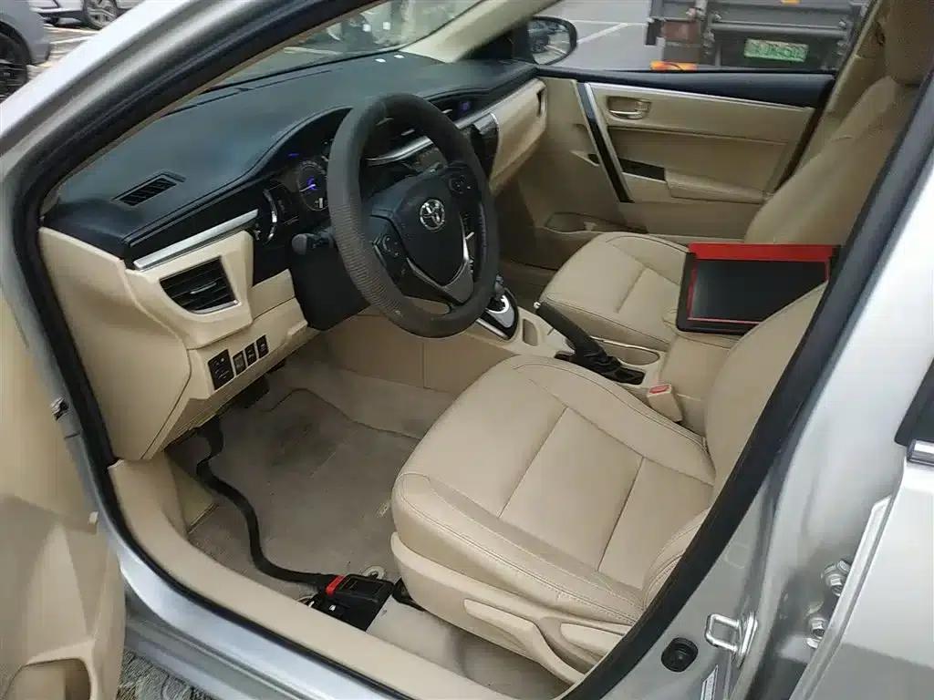 2016 Toyota Corolla Hybrid 1.8L E-CVT Elite Edition — миниатюра 15