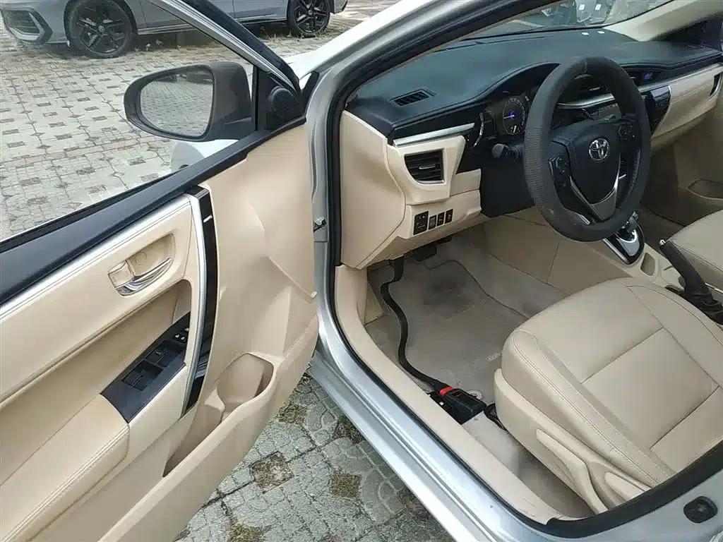 2016 Toyota Corolla Hybrid 1.8L E-CVT Elite Edition — миниатюра 16