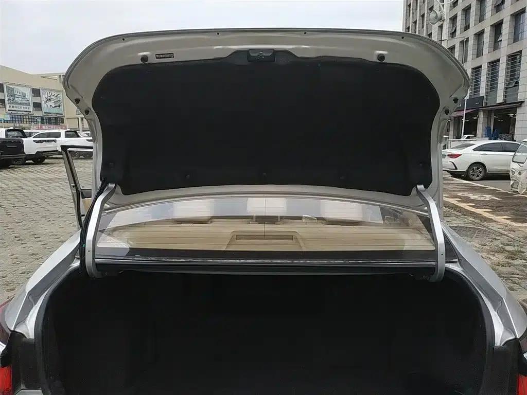 2016 Toyota Corolla Hybrid 1.8L E-CVT Elite Edition — миниатюра 19