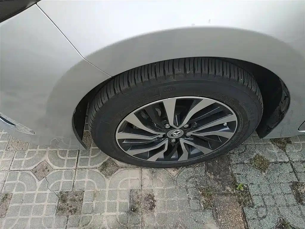 2016 Toyota Corolla Hybrid 1.8L E-CVT Elite Edition — миниатюра 23