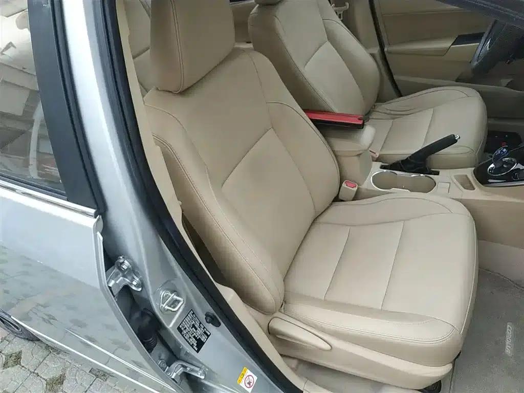 2016 Toyota Corolla Hybrid 1.8L E-CVT Elite Edition — миниатюра 25
