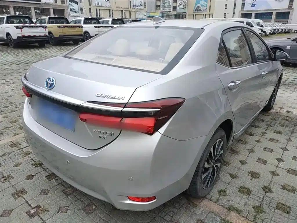 2016 Toyota Corolla Hybrid 1.8L E-CVT Elite Edition — миниатюра 7
