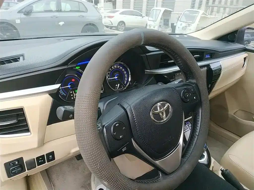 2016 Toyota Corolla Hybrid 1.8L E-CVT Elite Edition — миниатюра 10