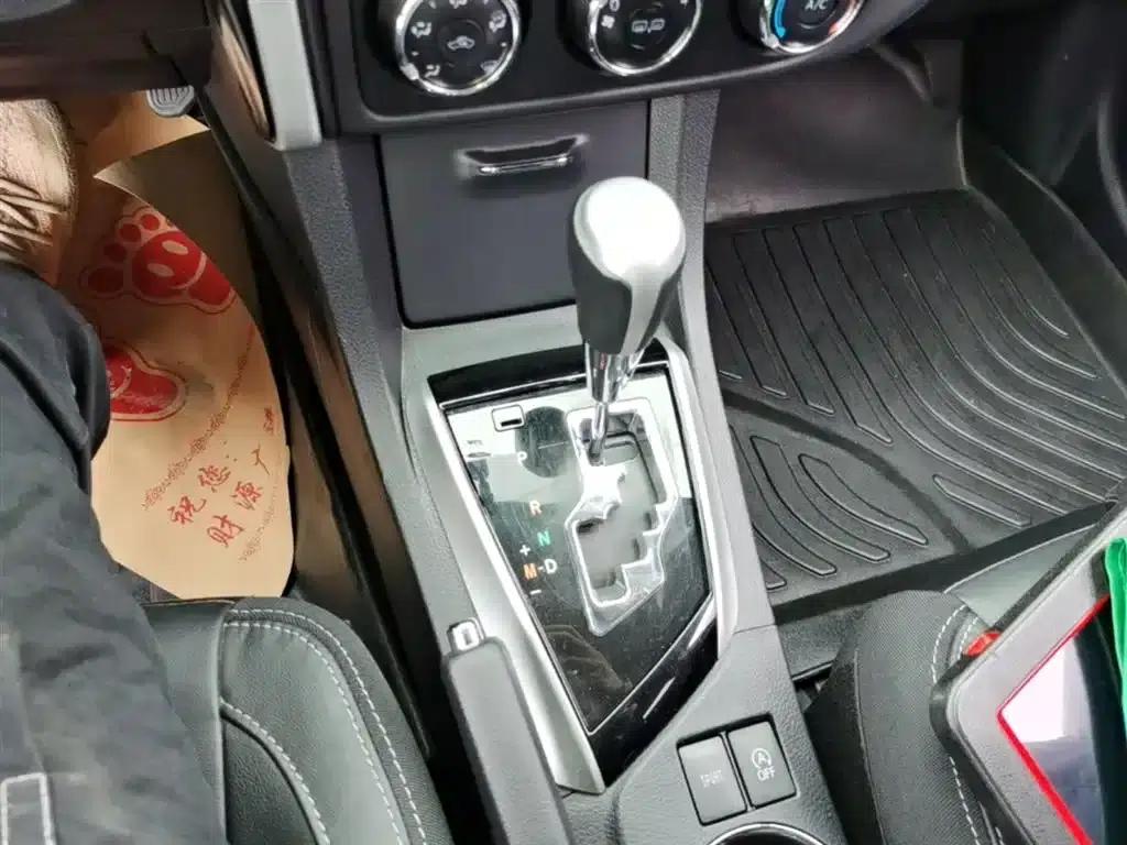2017 Corolla Facelift 1.2T S-CVT GL-i Leather Edition — миниатюра 14