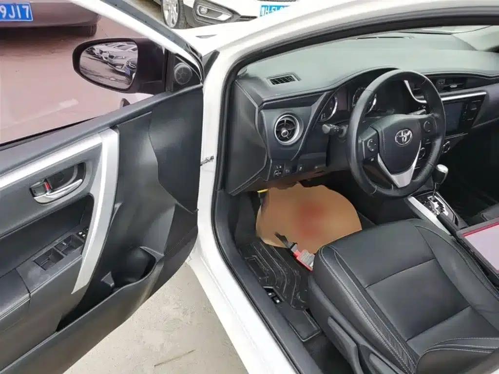 2017 Corolla Facelift 1.2T S-CVT GL-i Leather Edition — миниатюра 16