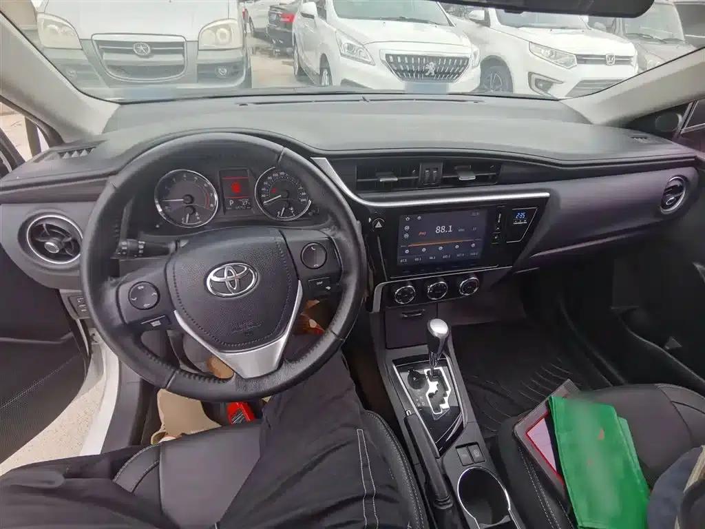 2017 Corolla Facelift 1.2T S-CVT GL-i Leather Edition — миниатюра 10