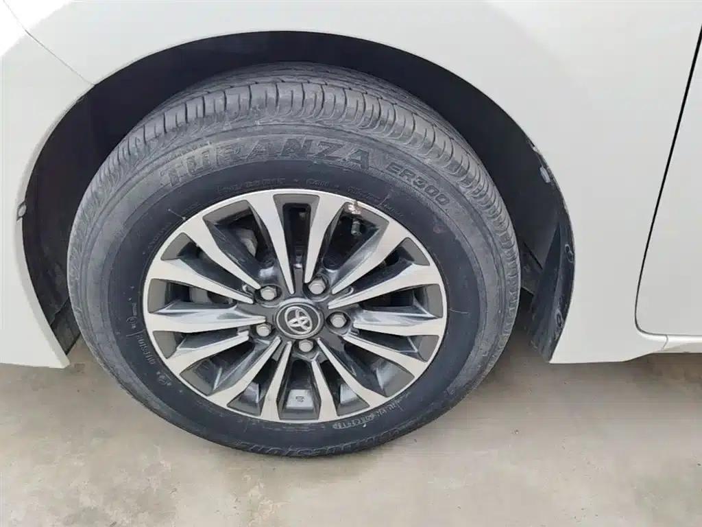 2017 Corolla Facelift 1.2T S-CVT GL — миниатюра 23