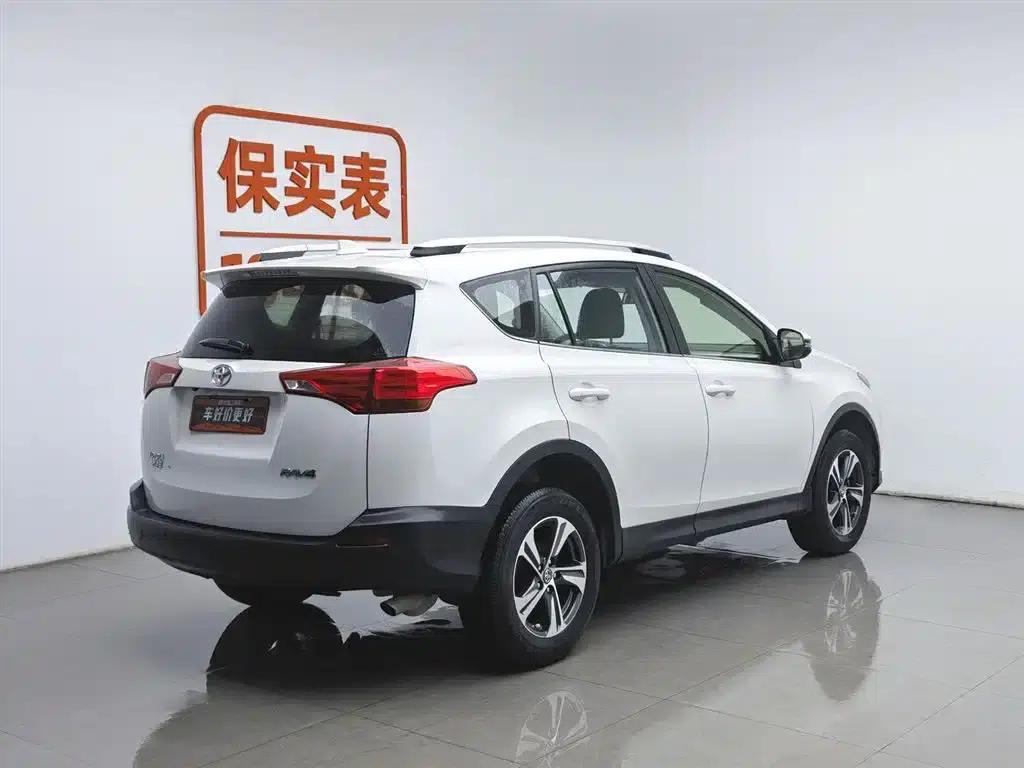 2015 RAV4 2.0L CVT 2WD Fashion Edition — миниатюра 2