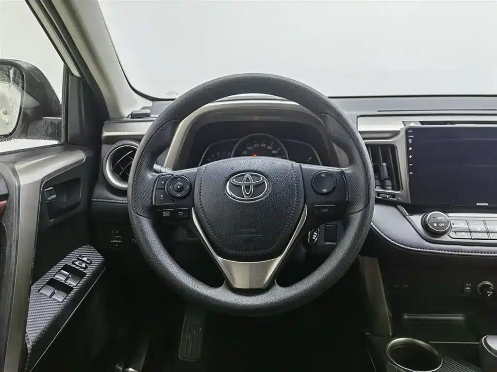 2015 RAV4 2.0L CVT 2WD Fashion Edition — миниатюра 11