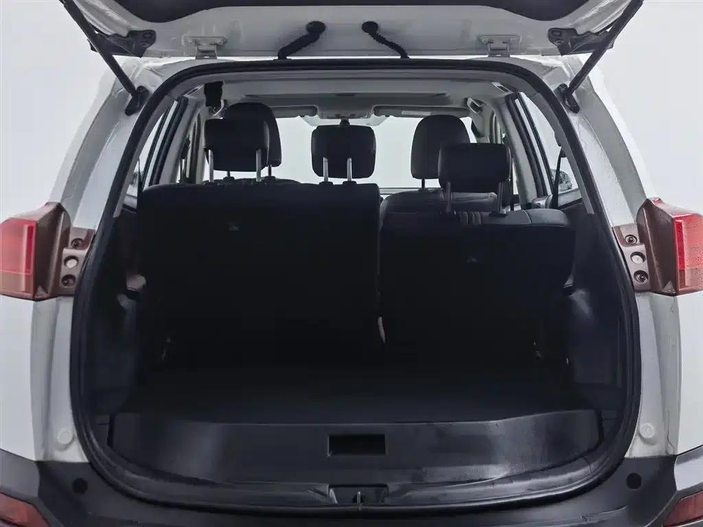 2015 RAV4 2.0L CVT 2WD Fashion Edition — миниатюра 16