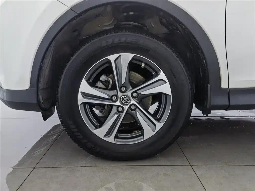 2015 RAV4 2.0L CVT 2WD Fashion Edition — миниатюра 17