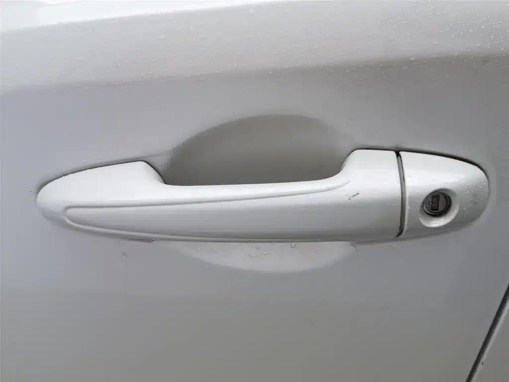 2015 RAV4 2.0L CVT 2WD Fashion Edition — миниатюра 18