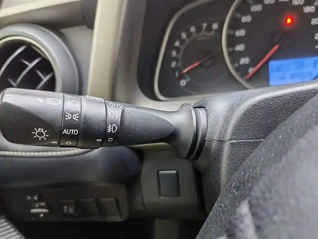 2015 RAV4 2.0L CVT 2WD Fashion Edition — миниатюра 21