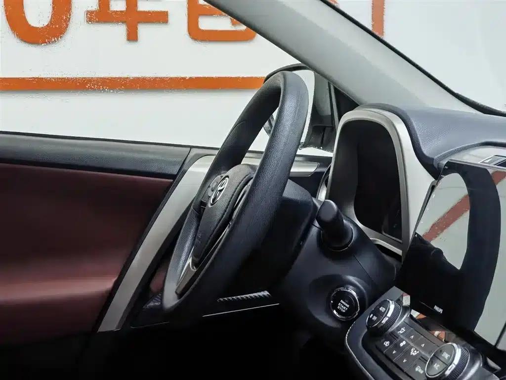 2015 RAV4 2.0L CVT 2WD Fashion Edition — миниатюра 22