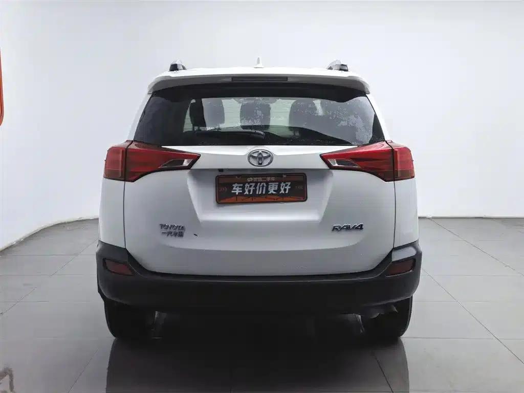 2015 RAV4 2.0L CVT 2WD Fashion Edition — миниатюра 4