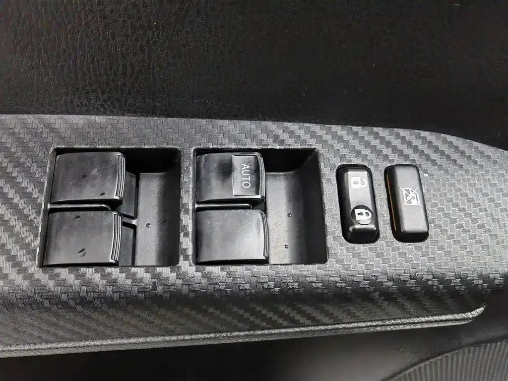 2015 RAV4 2.0L CVT 2WD Fashion Edition — миниатюра 9