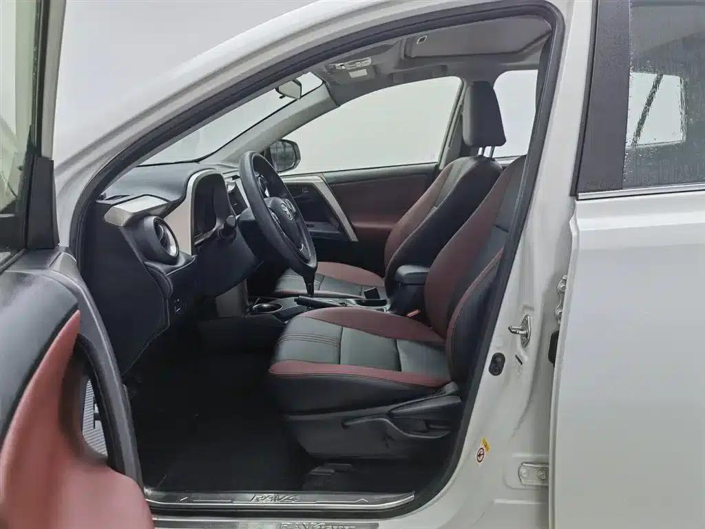 2015 RAV4 2.0L CVT 2WD Fashion Edition — миниатюра 10