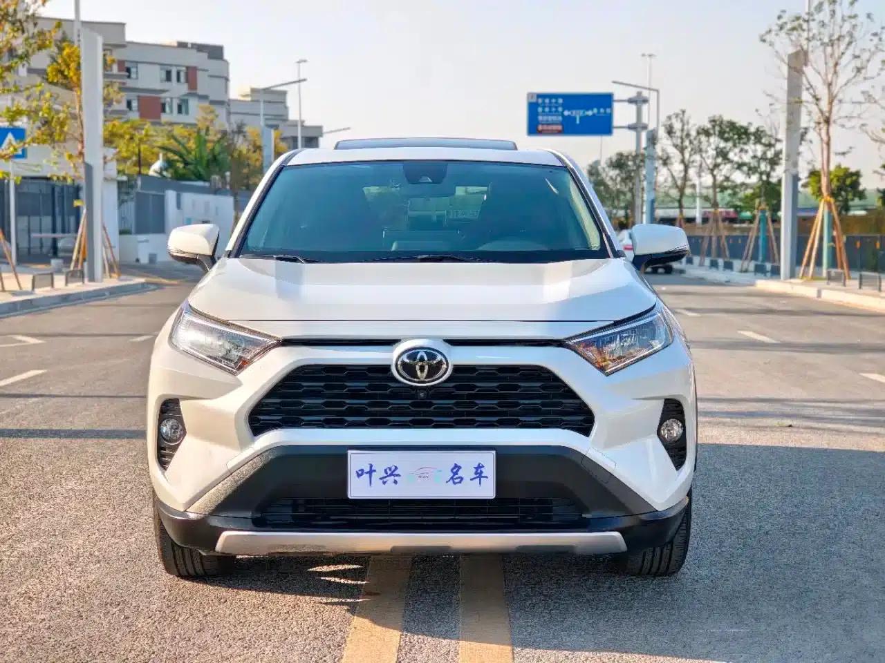 RAV4 2021 2.0L CVT 2WD Fashion Plus Edition — миниатюра 2