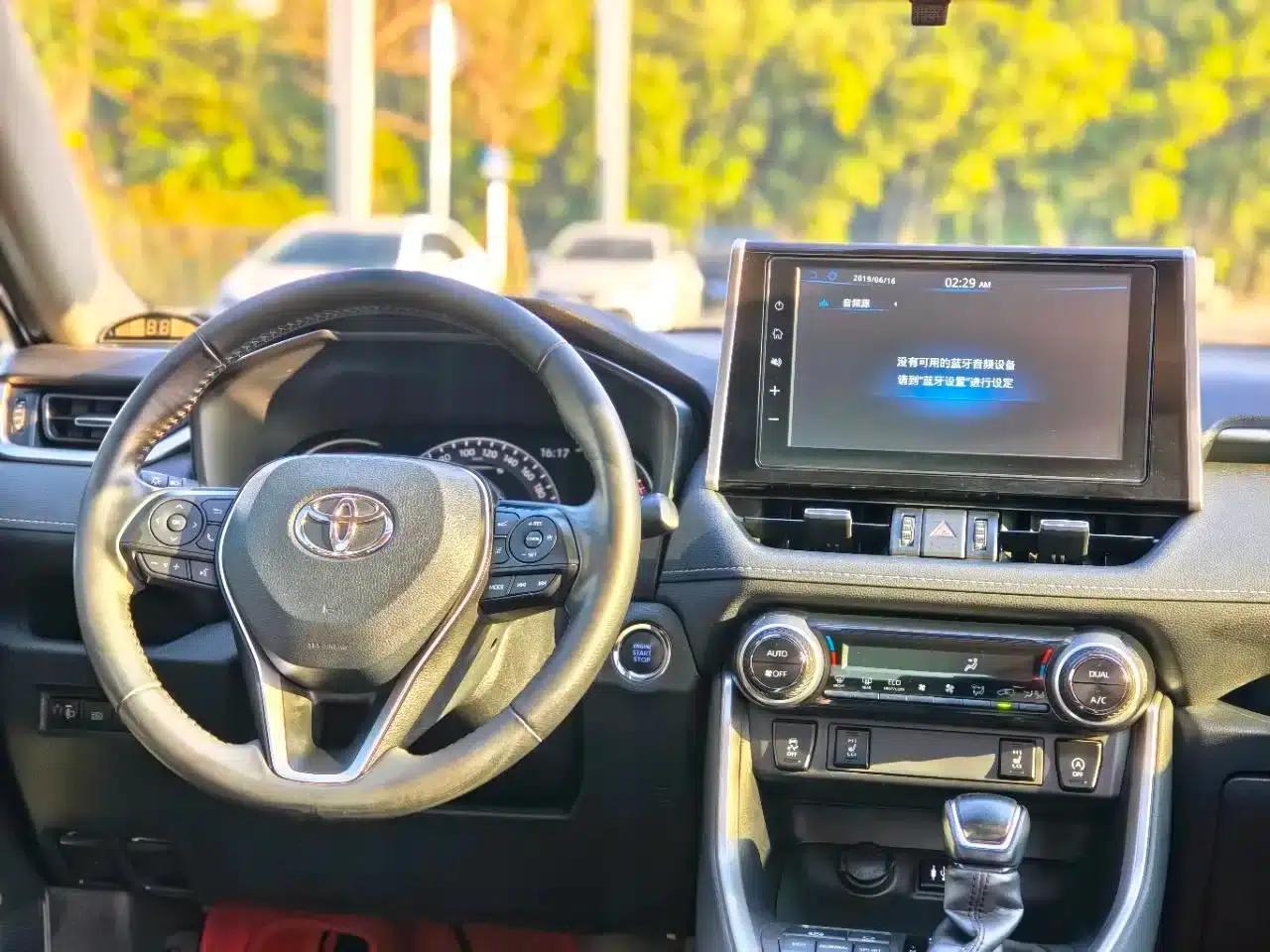 RAV4 2021 2.0L CVT 2WD Fashion Plus Edition — миниатюра 13