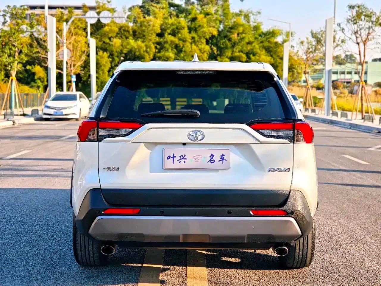 RAV4 2021 2.0L CVT 2WD Fashion Plus Edition — миниатюра 15