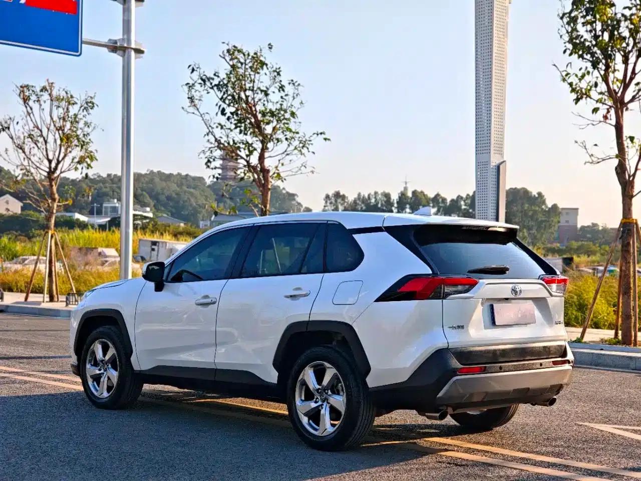 RAV4 2021 2.0L CVT 2WD Fashion Plus Edition — миниатюра 16