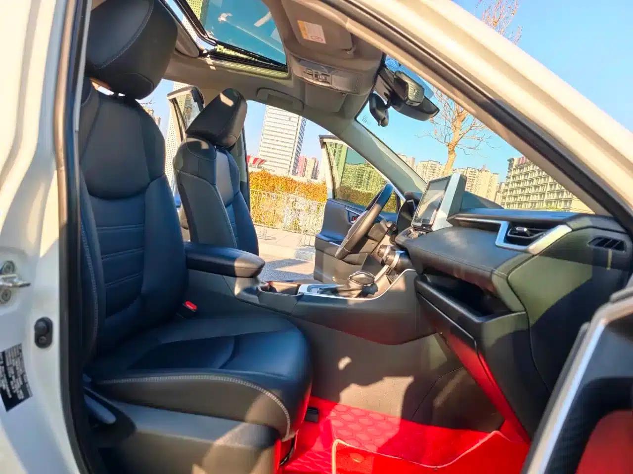 RAV4 2021 2.0L CVT 2WD Fashion Plus Edition — миниатюра 5