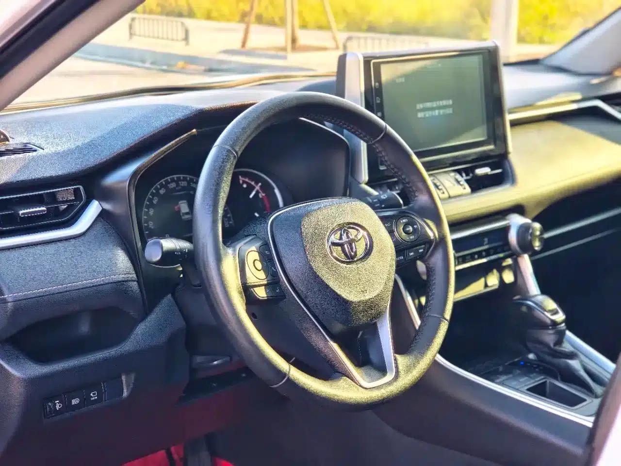 RAV4 2021 2.0L CVT 2WD Fashion Plus Edition — миниатюра 6