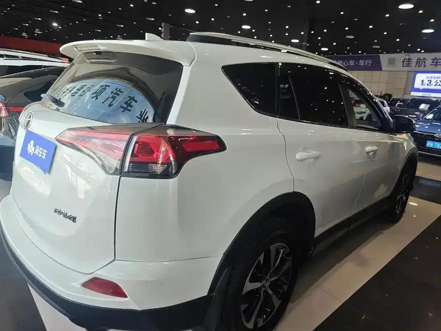 2018 RAV4 2.0L CVT 2WD Fashion X Edition — миниатюра 3