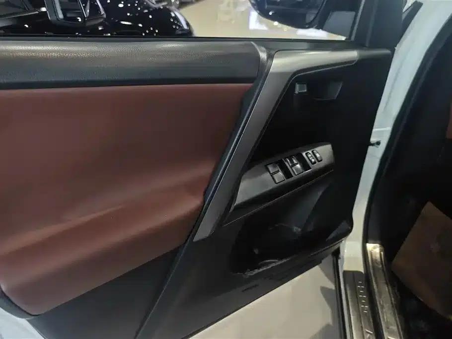 2018 RAV4 2.0L CVT 2WD Fashion X Edition — миниатюра 7
