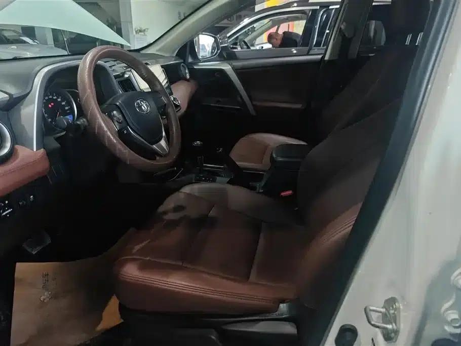 2018 RAV4 2.0L CVT 2WD Fashion X Edition — миниатюра 9