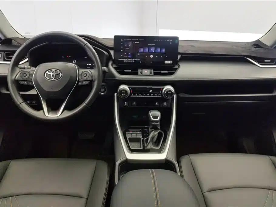 2024 RAV4 2.0L CVT 2WD Fashion Plus Edition — миниатюра 12