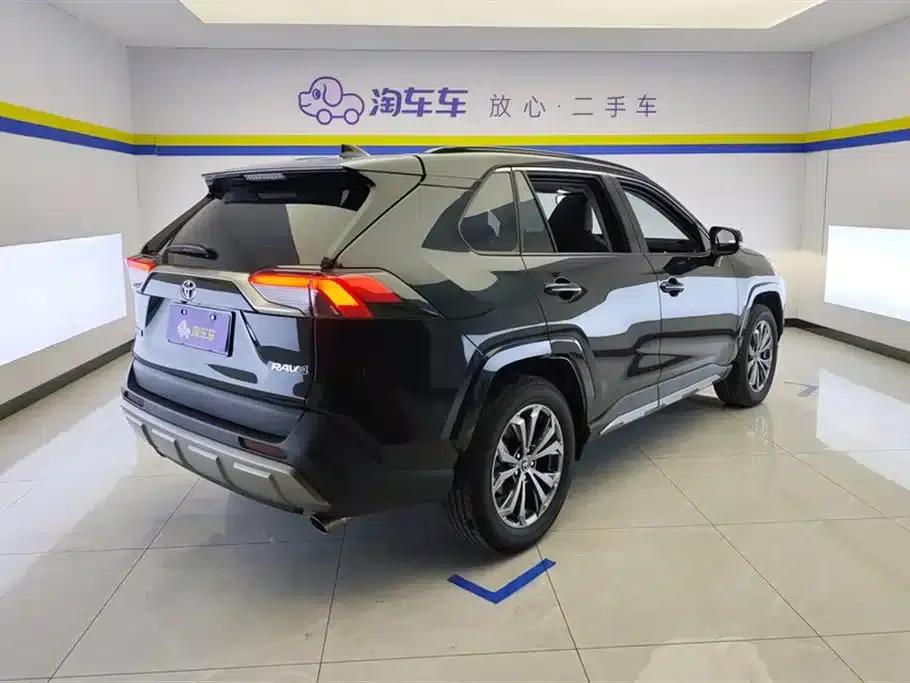 2024 RAV4 2.0L CVT 2WD Fashion Plus Edition — миниатюра 3