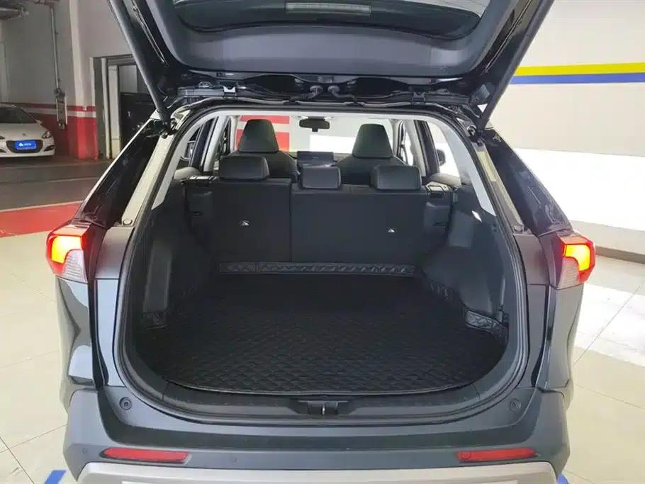 2024 RAV4 2.0L CVT 2WD Fashion Plus Edition — миниатюра 4