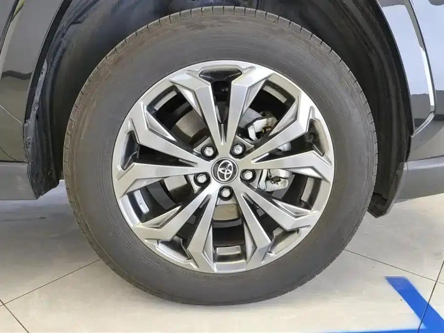 2024 RAV4 2.0L CVT 2WD Fashion Plus Edition — миниатюра 6