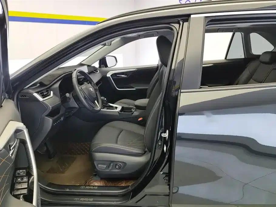 2024 RAV4 2.0L CVT 2WD Fashion Plus Edition — миниатюра 9