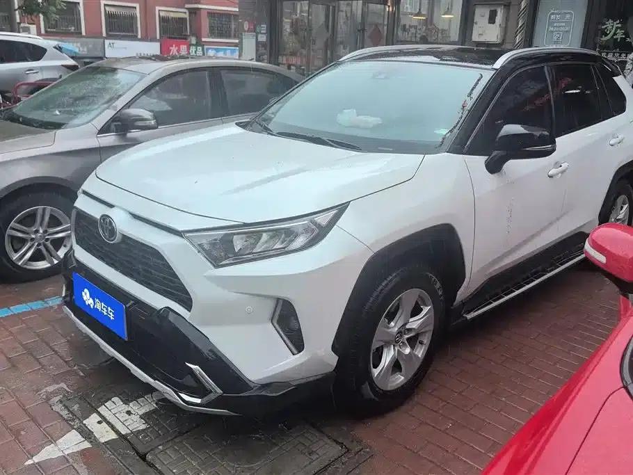 2024 RAV4 2.0L CVT 2WD Urban Edition — миниатюра 1