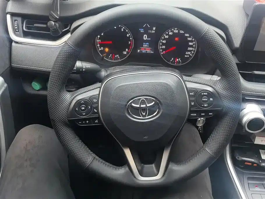 2024 RAV4 2.0L CVT 2WD Urban Edition — миниатюра 15
