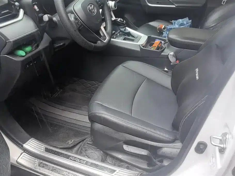 2024 RAV4 2.0L CVT 2WD Urban Edition — миниатюра 9