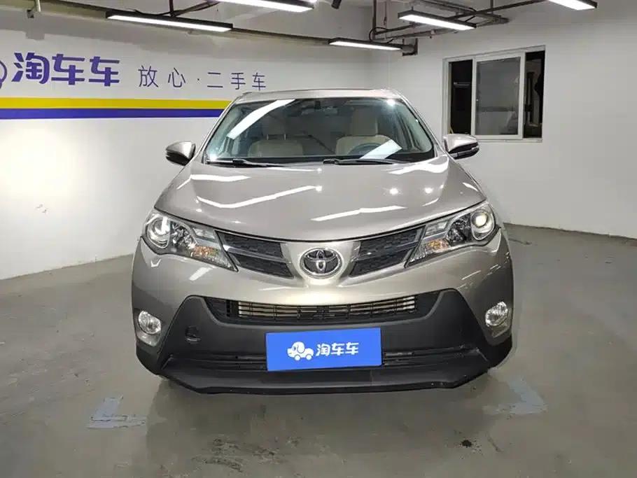 2015 RAV4 2.0L CVT 2WD Fashion Edition — миниатюра 2