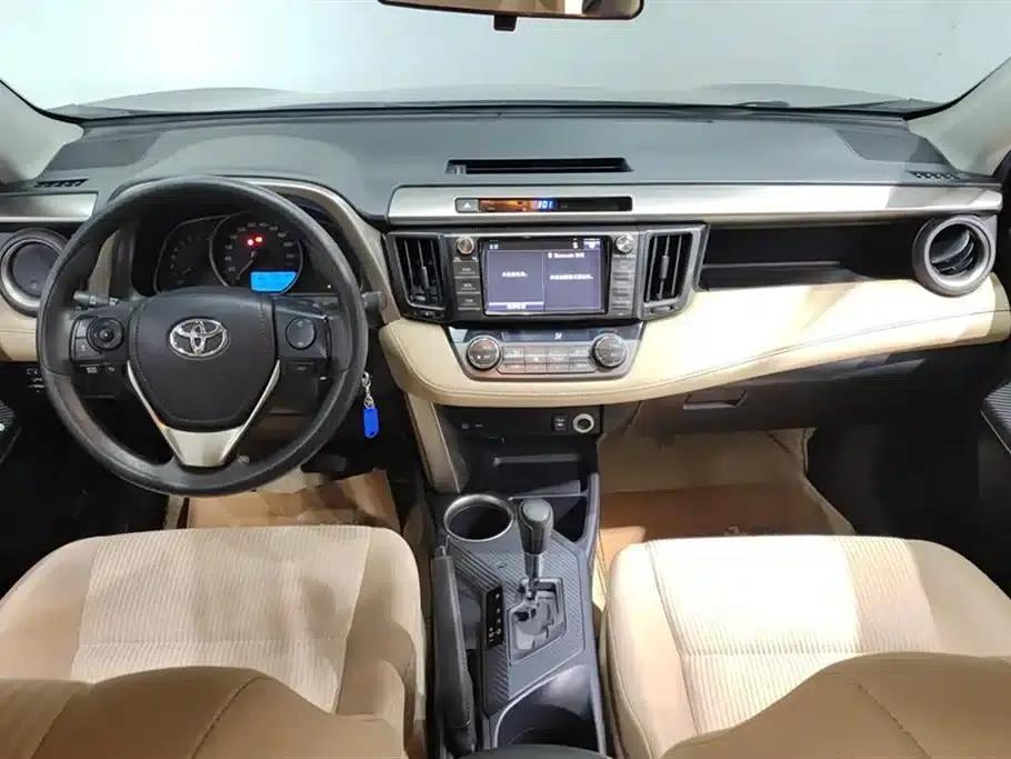 2015 RAV4 2.0L CVT 2WD Fashion Edition — миниатюра 12
