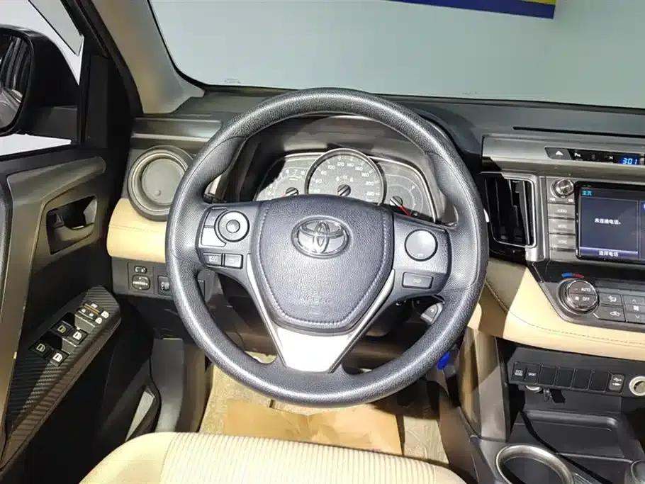 2015 RAV4 2.0L CVT 2WD Fashion Edition — миниатюра 15