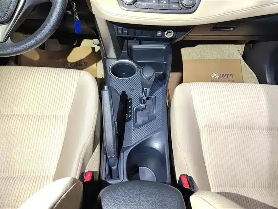 2015 RAV4 2.0L CVT 2WD Fashion Edition — миниатюра 16