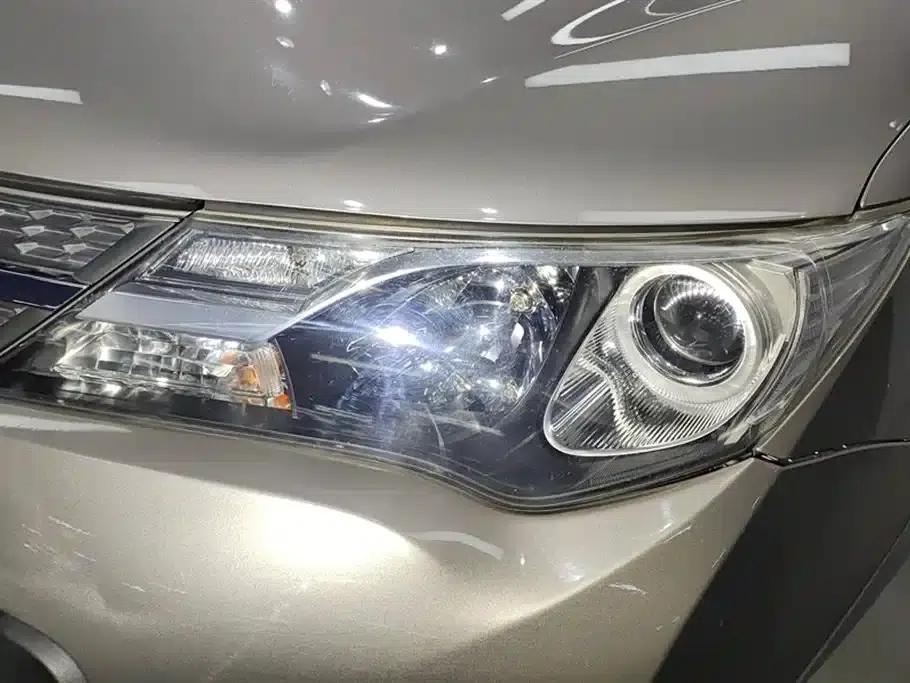2015 RAV4 2.0L CVT 2WD Fashion Edition — миниатюра 5