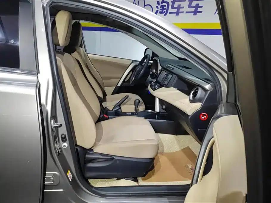 2015 RAV4 2.0L CVT 2WD Fashion Edition — миниатюра 8