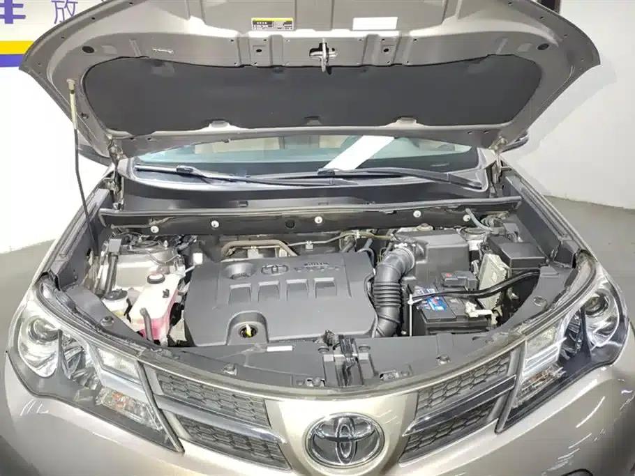 2015 RAV4 2.0L CVT 2WD Fashion Edition — миниатюра 10