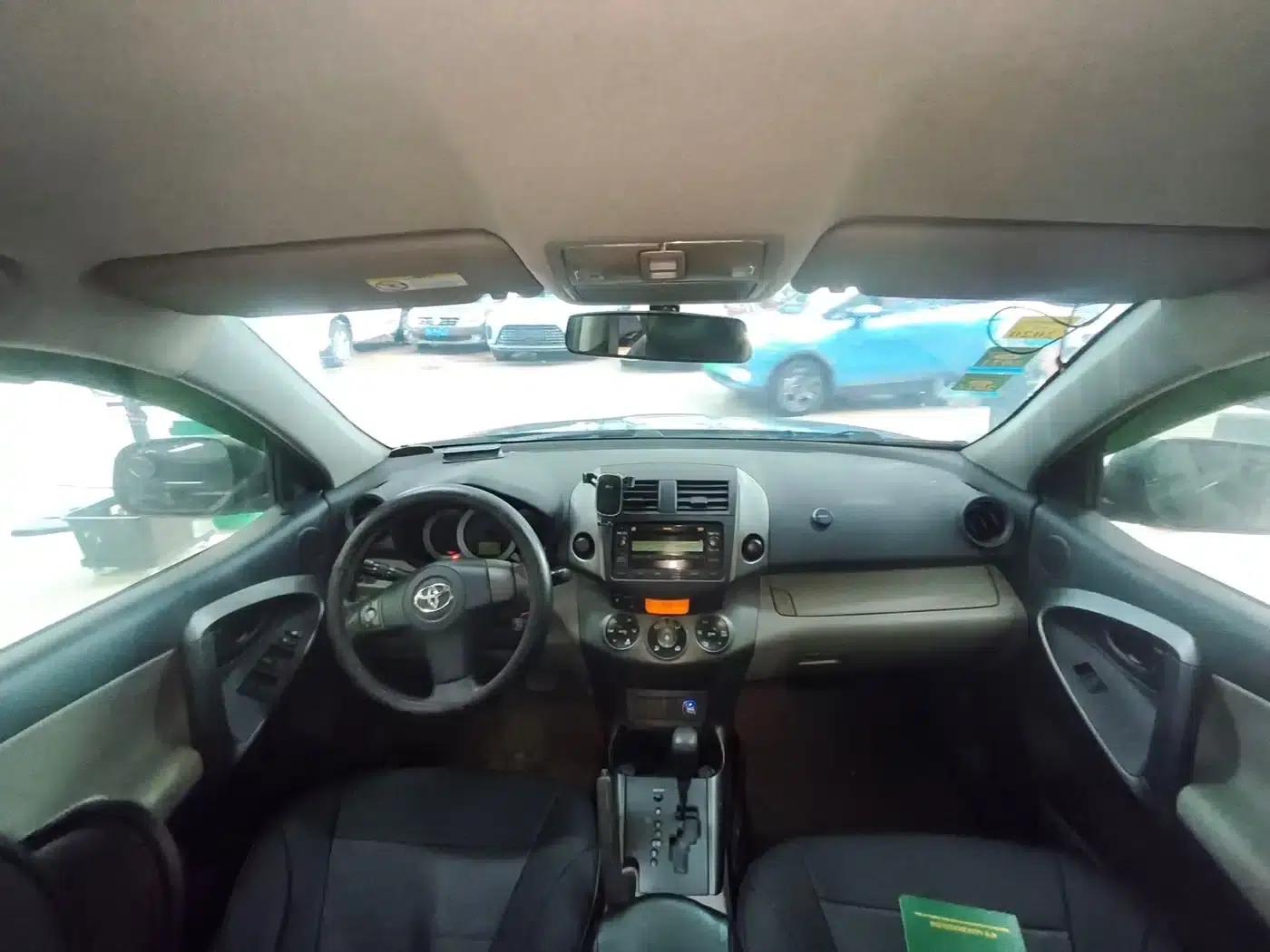 RAV4 2009 2.0L Automatic Classic Edition — миниатюра 3