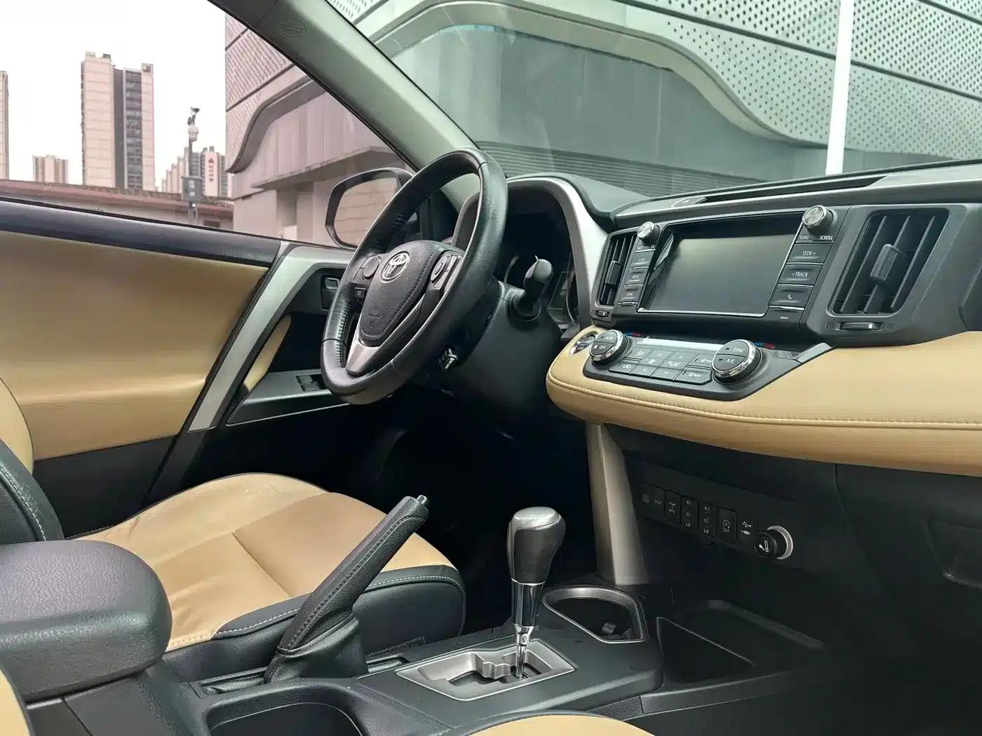 2016 RAV4 2.5L Automatic 4WD Elite Edition — миниатюра 21