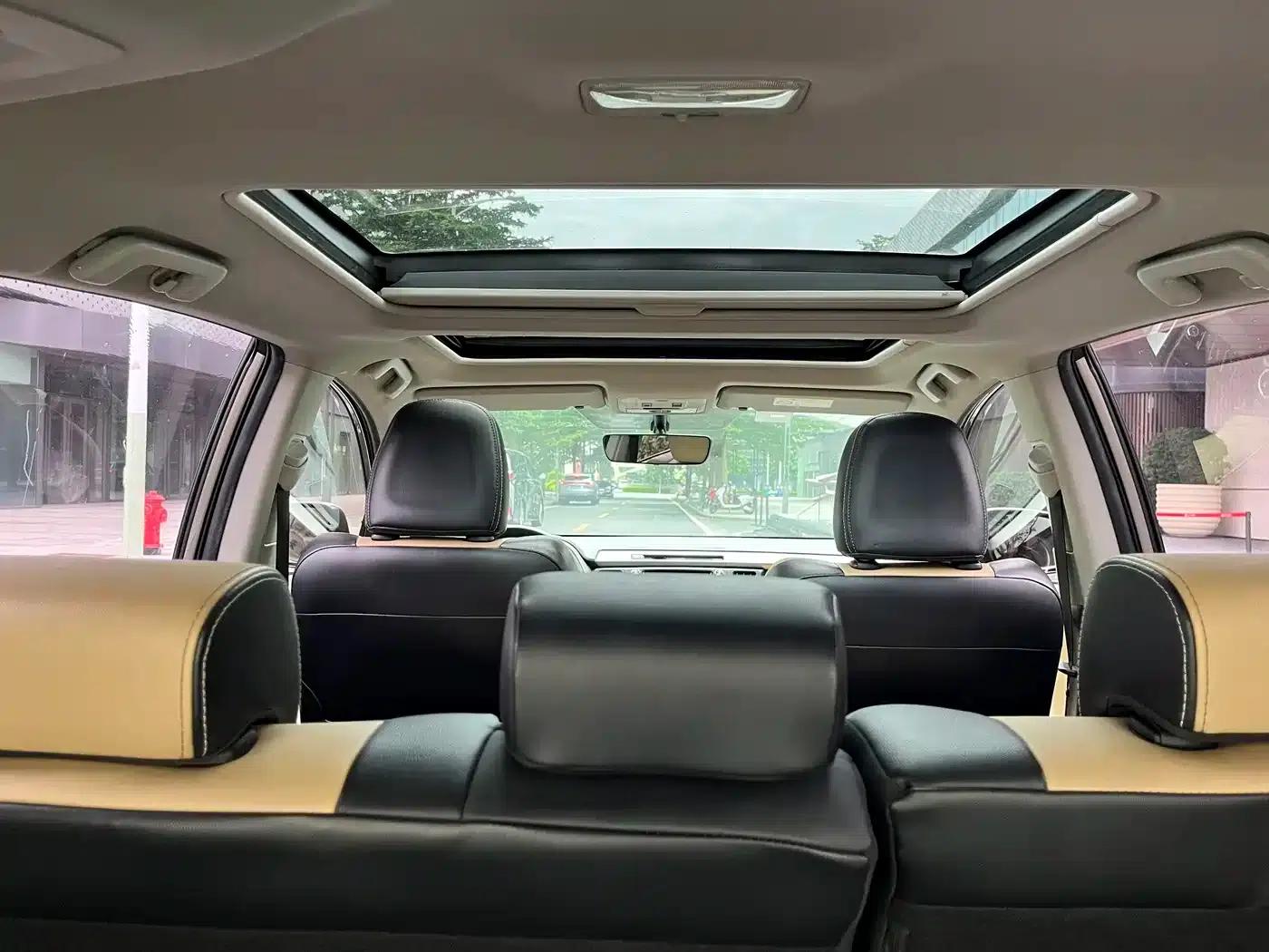 2016 RAV4 2.5L Automatic 4WD Elite Edition — миниатюра 27