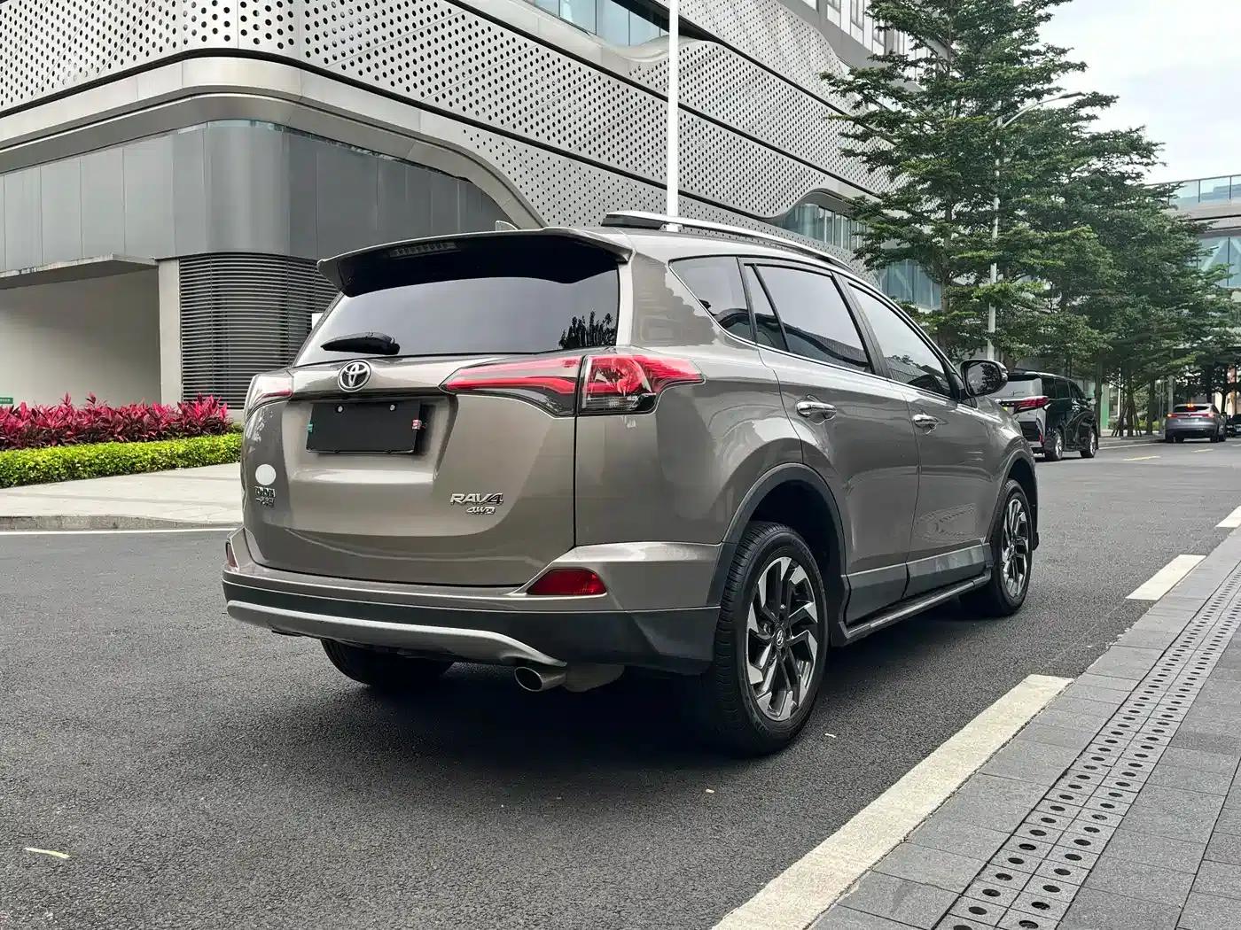 2016 RAV4 2.5L Automatic 4WD Elite Edition — миниатюра 4