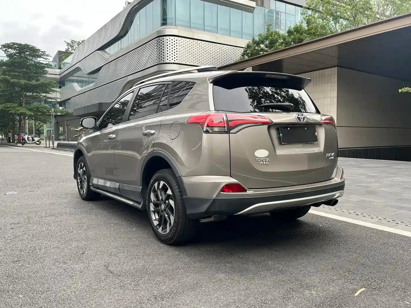 2016 RAV4 2.5L Automatic 4WD Elite Edition — миниатюра 5